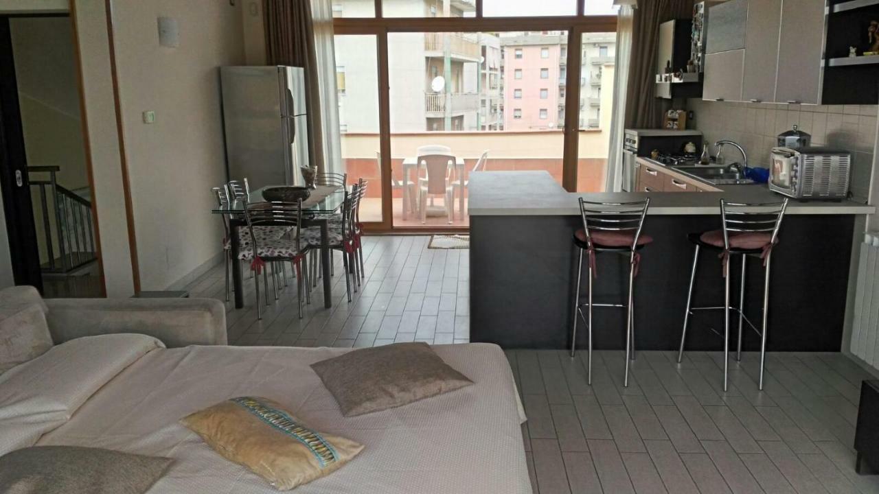 A Due Passi Da Tutto Apartment Catania Bagian luar foto