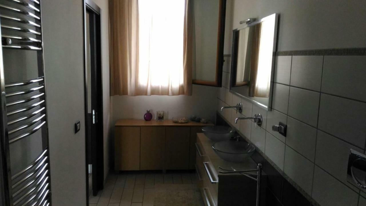 A Due Passi Da Tutto Apartment Catania Bagian luar foto