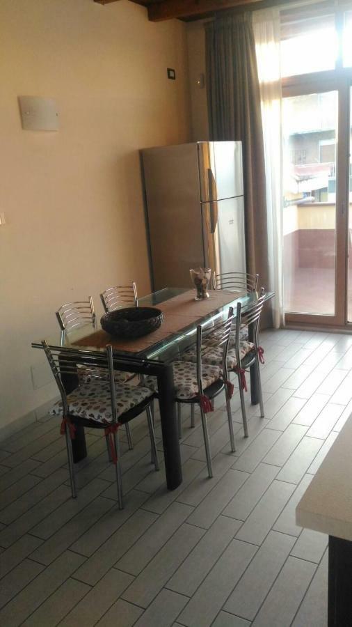 A Due Passi Da Tutto Apartment Catania Bagian luar foto