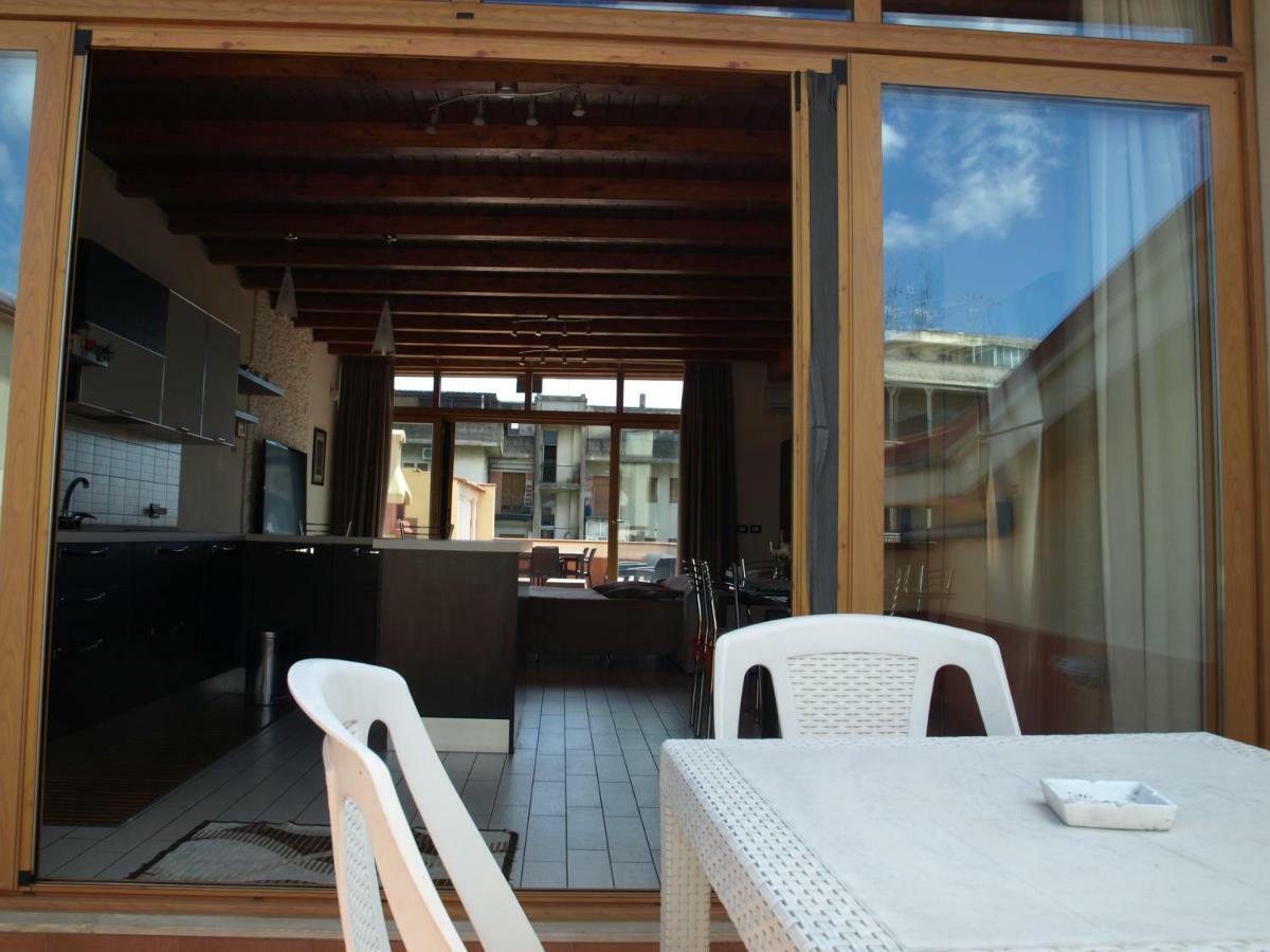 A Due Passi Da Tutto Apartment Catania Bagian luar foto